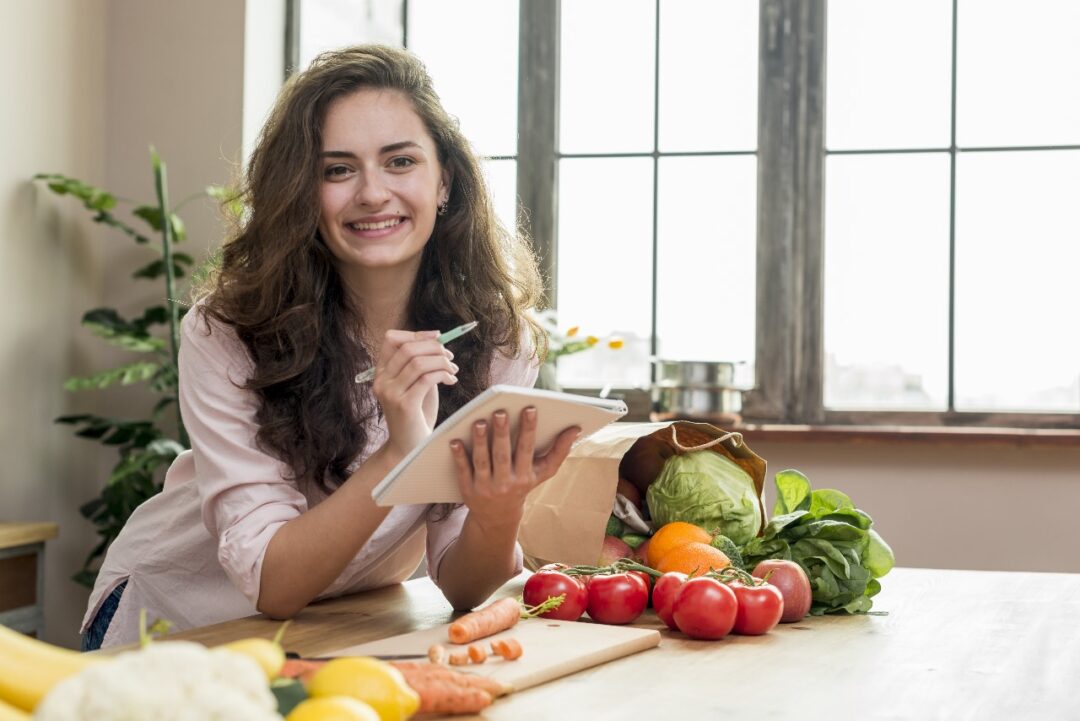 O papel da nutrição na prevenção e controle de doenças crônicas: alimentação saudável como pilar da longevidade e bem-estar 