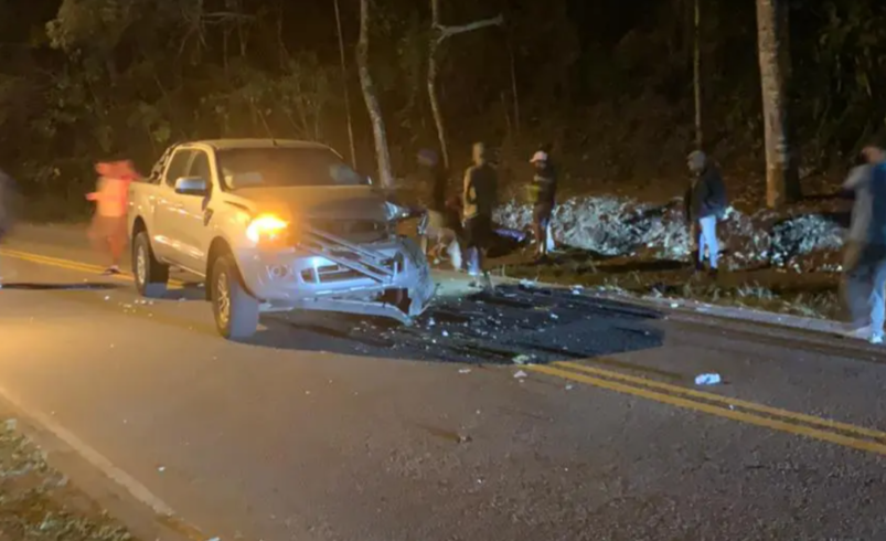 Acidente entre carro e moto na RJ-142 deixa vítima fatal