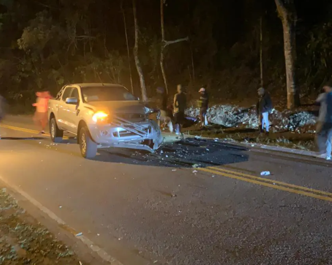 Acidente entre carro e moto na RJ-142 deixa vítima fatal