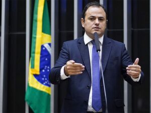 Conselho de ética avança com processo que pede a cassação de Glauber Braga