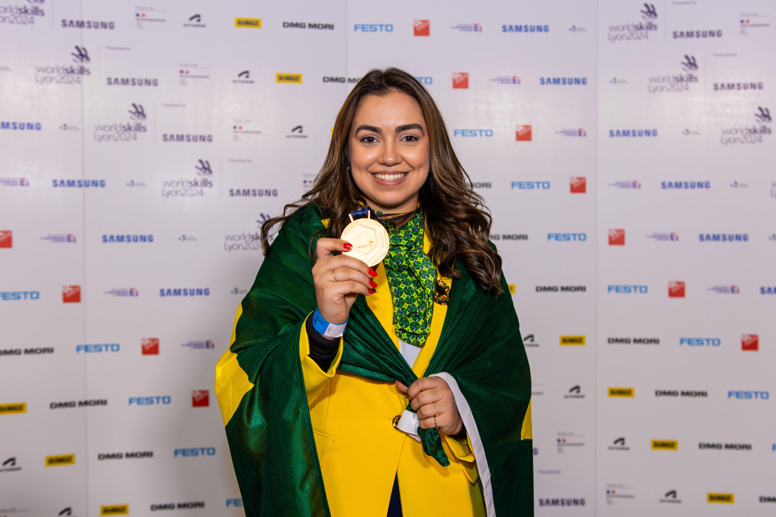 De Friburgo para o mundo: estudante conquista medalha de ouro em competição histórica