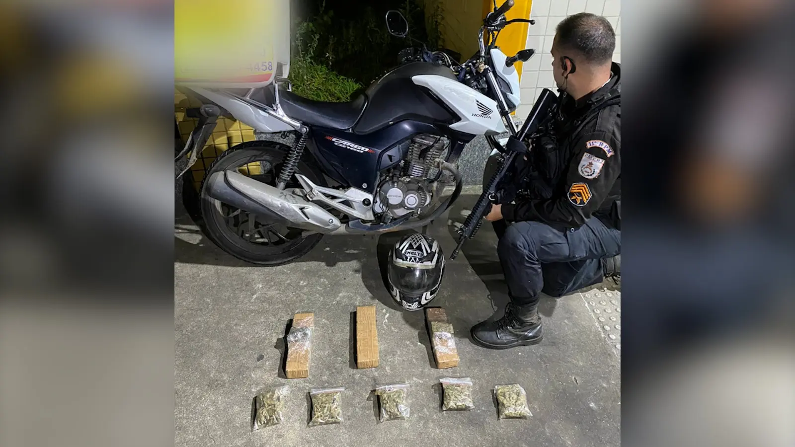 Polícia apreende drogas em moto de entregas de Nova Friburgo