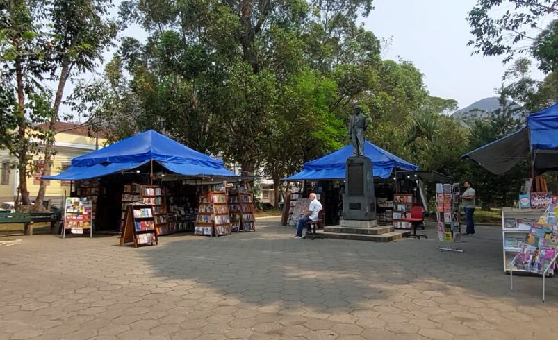 Letras em movimento: Feira Literária fica  na Praça Getúlio Vargas, em Nova Friburgo, até 22 de outubro