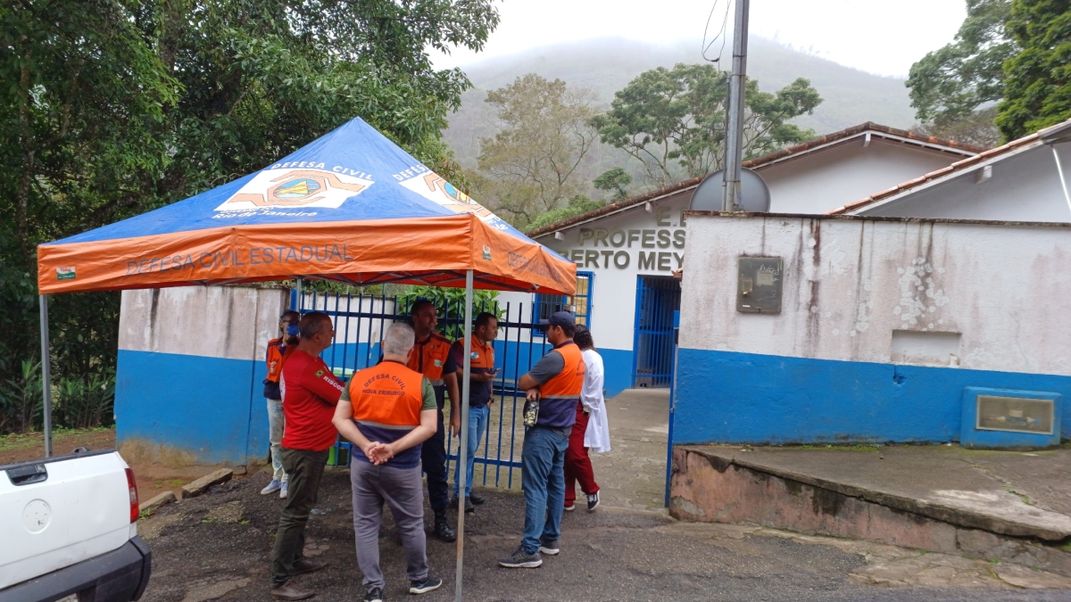 Defesa Civil de Nova Friburgo realiza treinamento para emergências no Bairro Granja Spinelli