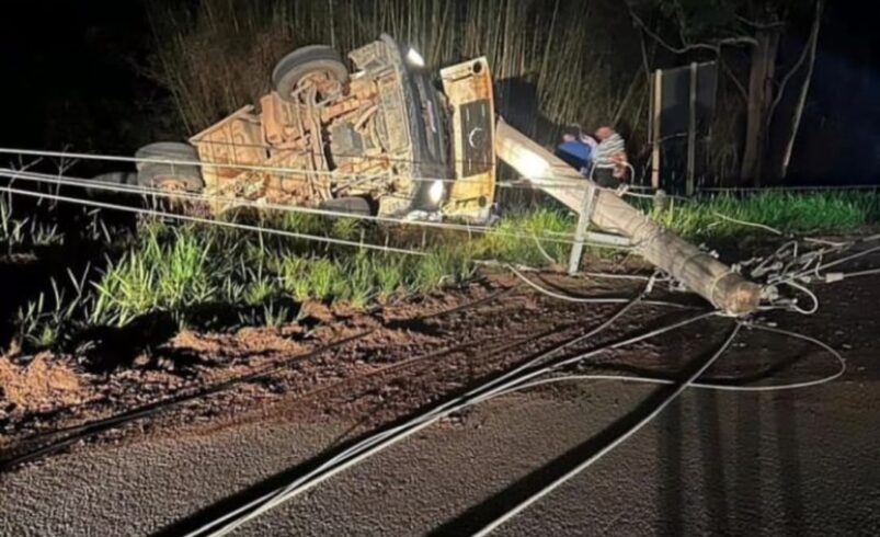 carro capotado em campo do coelho nova firburgo