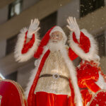 Papai noel no desfile um encanto de natal nova friburgo