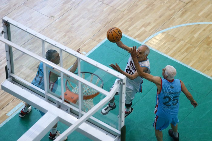 Jogaores com mais de 85 anos participam do Campeonato Master de Basquete