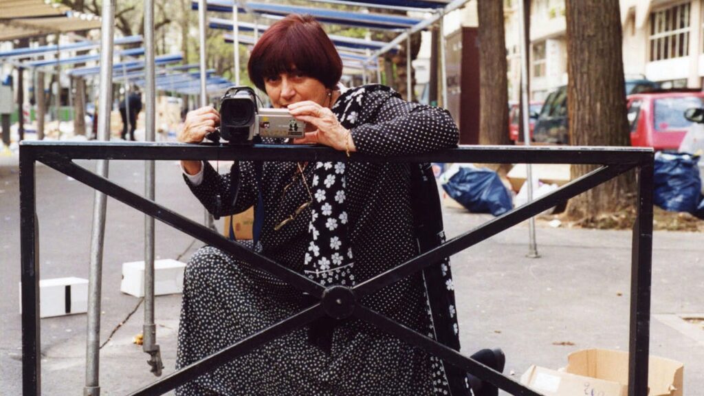 Agnès Varda filmando Os Catadores e Eu