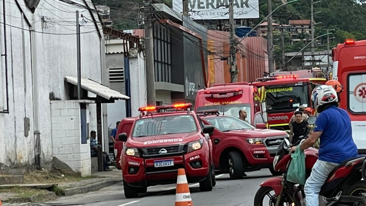 Acidente entre carro e moto deixa homem ferido em Conselheiro Paulino, Nova Friburgo