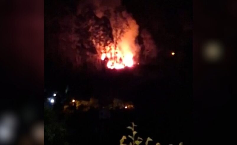 Raio provoca incêndio em condominio no bairro Cascatinha