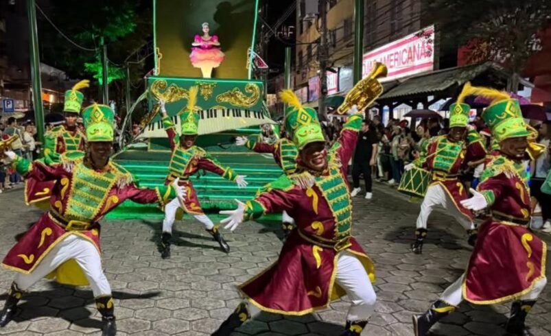 Último dia de desfile natalino encantou público em Nova Friburgo