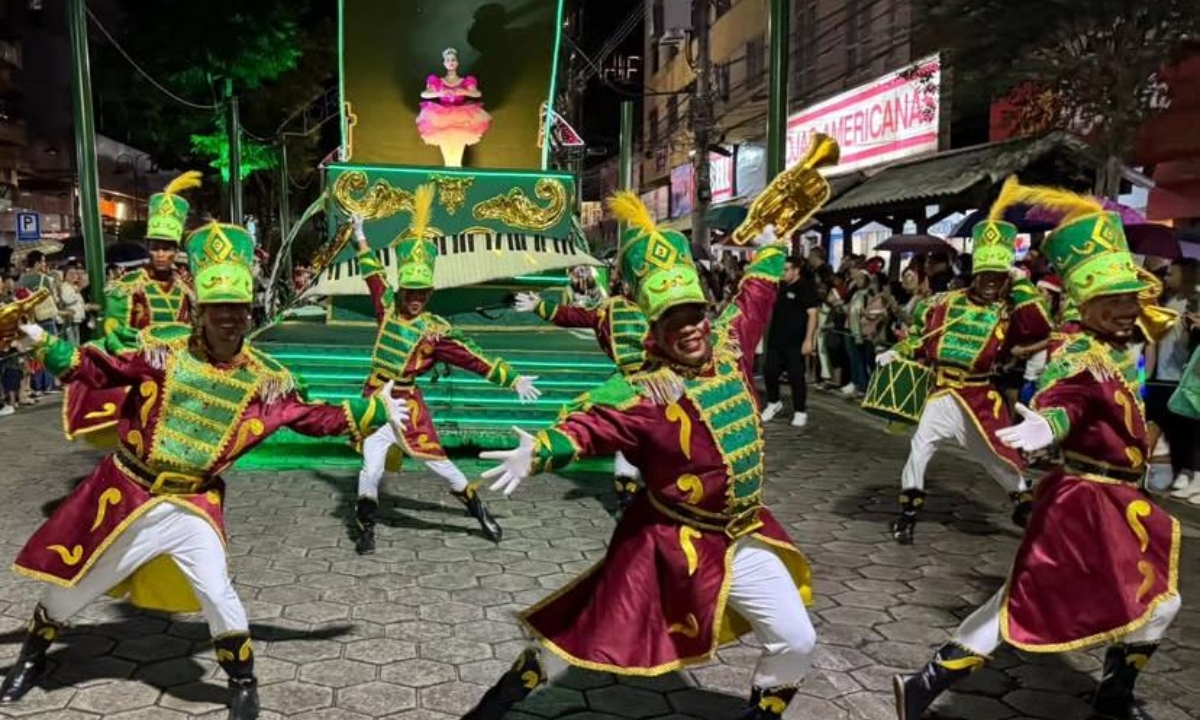 Último desfile de Natal emociona e encanta Nova Friburgo