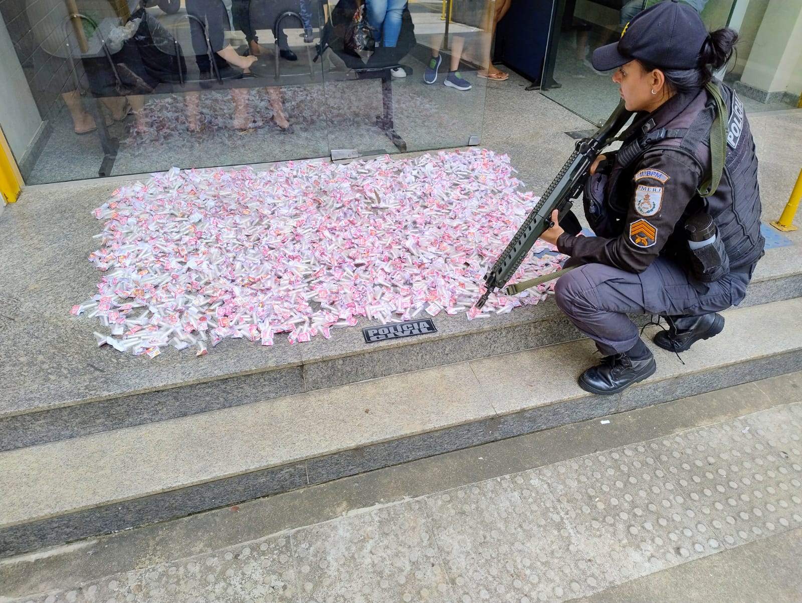 Polícia apreende grande quantidade de cocaína no bairro Cordoeira, em Nova Friburgo