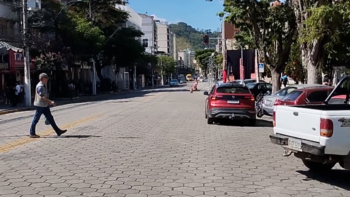 Estacionamento proibido na Av Alberto Braune para o Carnaval