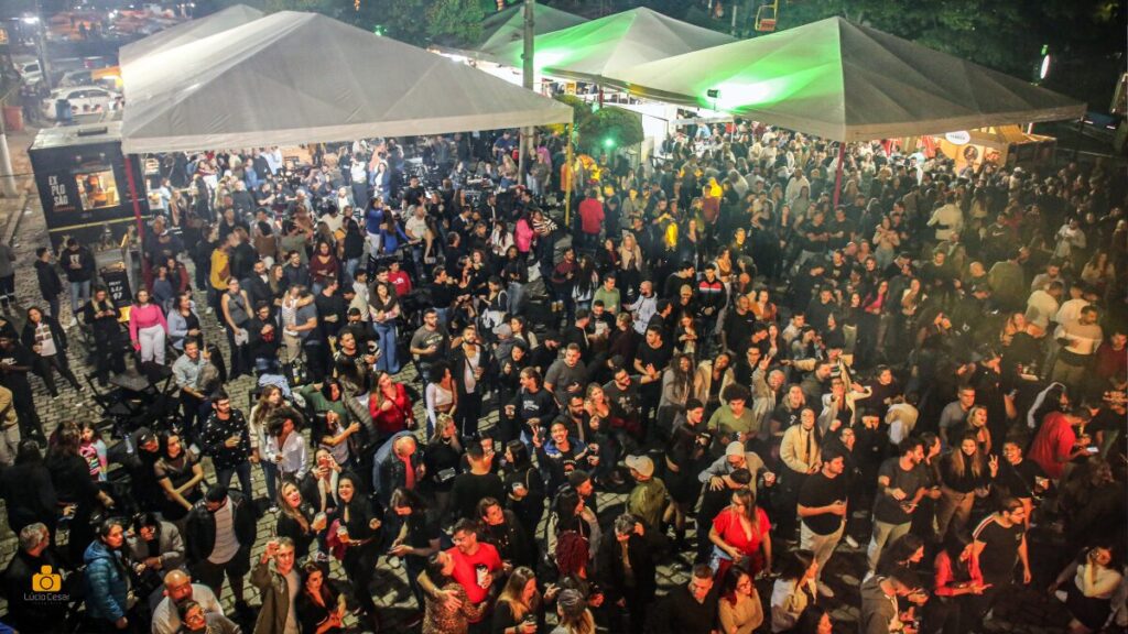 Art & Bier reúne 30 mil pessoas e agita Friburgo no fim de semana