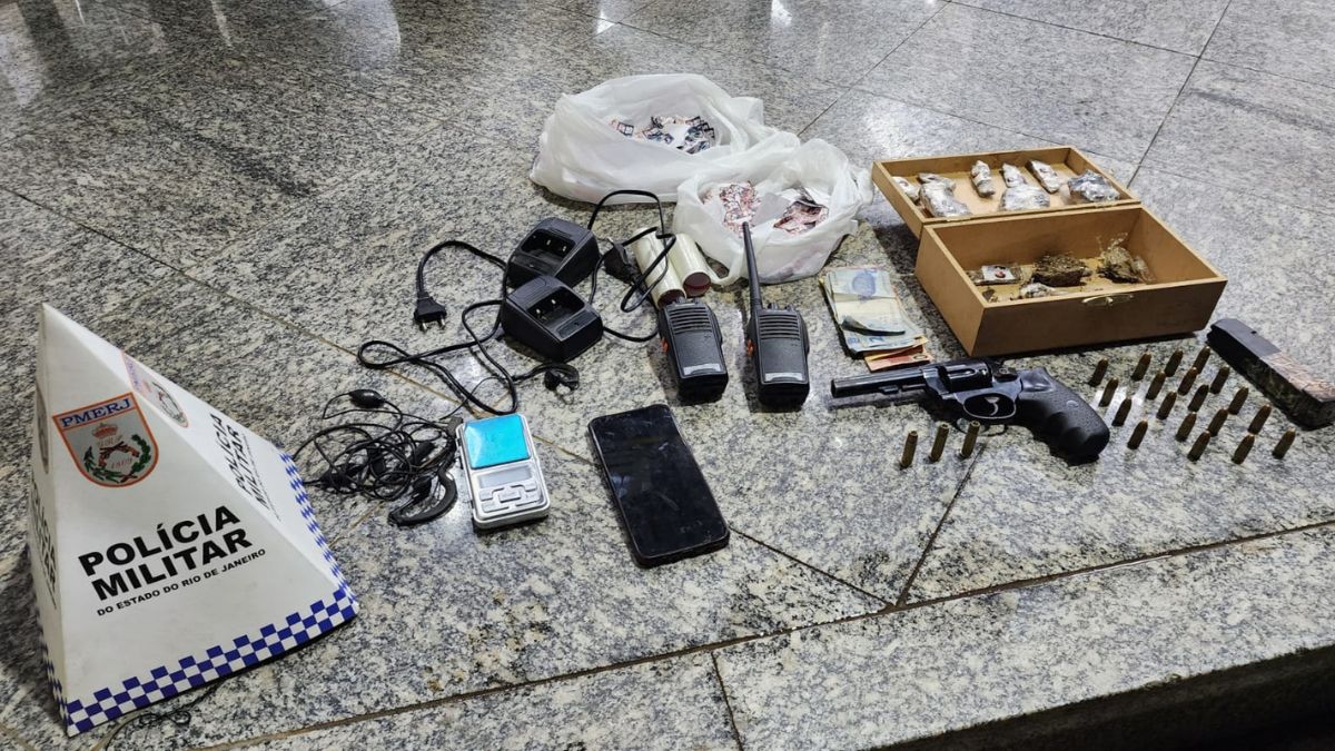 Ação do 11º BPM apreende drogas e armas no Parque das Flores