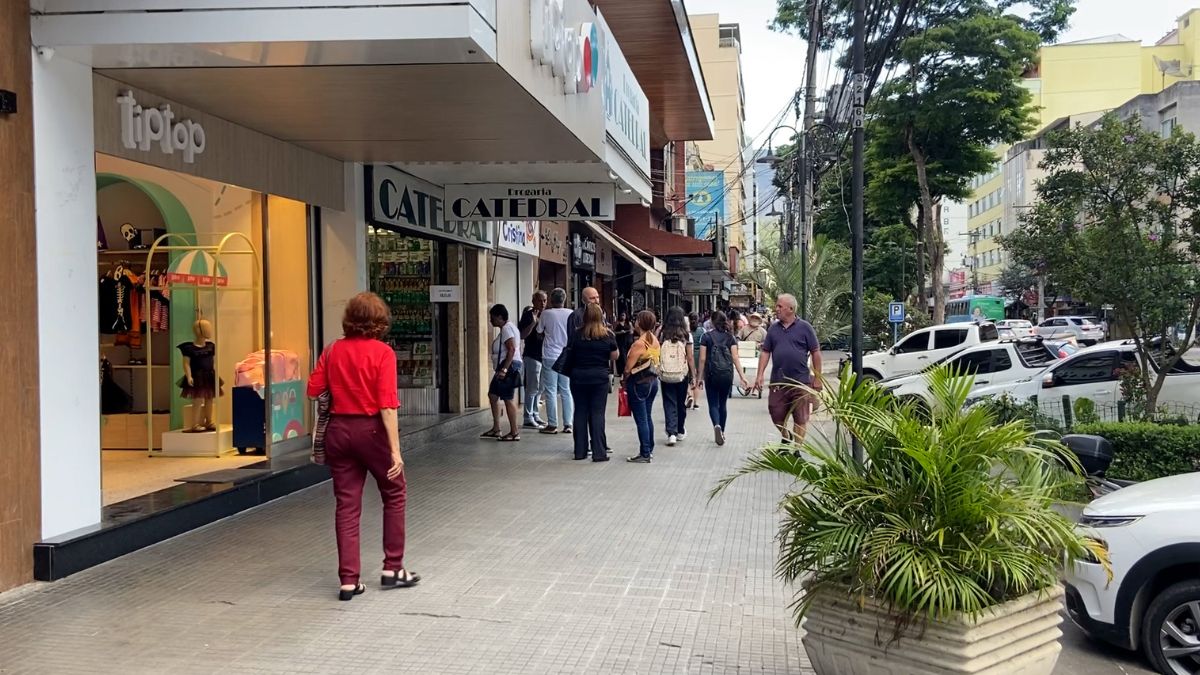 Comércio pode abrir no feriado de 12/10 e estender horário antes do Dia das Crianças