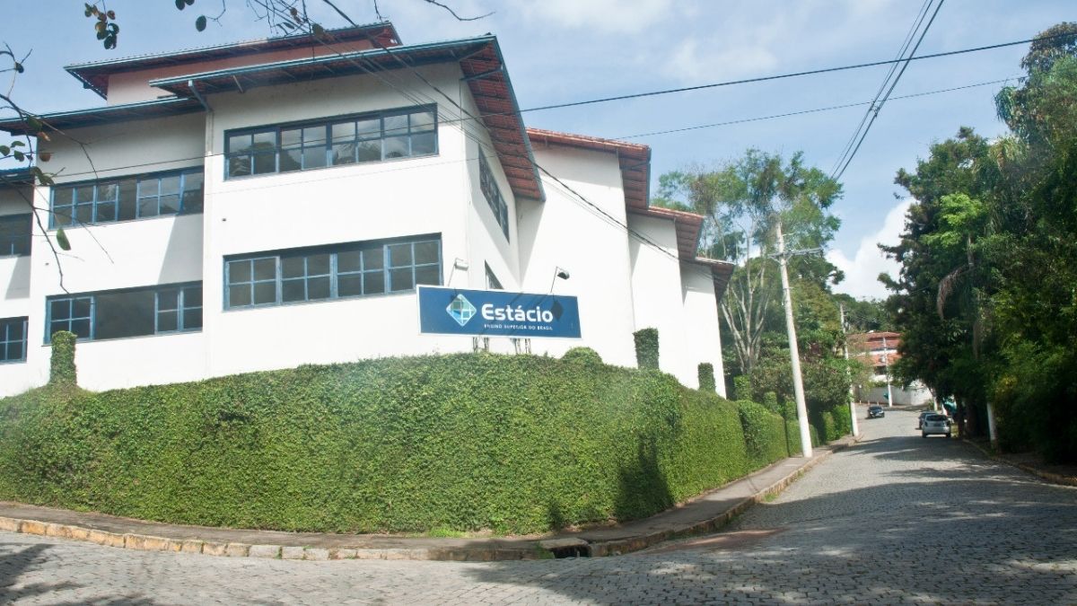 Estudo mostra que ensino superior dobra salários no Brasil