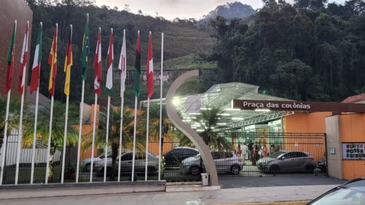 Cônsules visitam Friburgo e recebem medalha por laços históricos