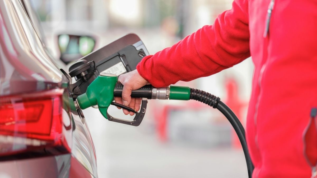 Petrobras reduz preço da gasolina em 4,9% a partir de terça-feira