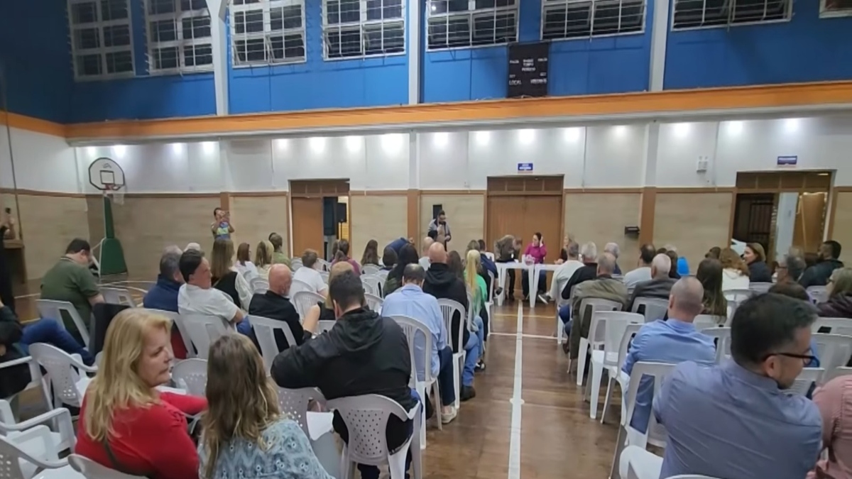 Moradores de Friburgo contestam conjunto Habitacional em Olaria