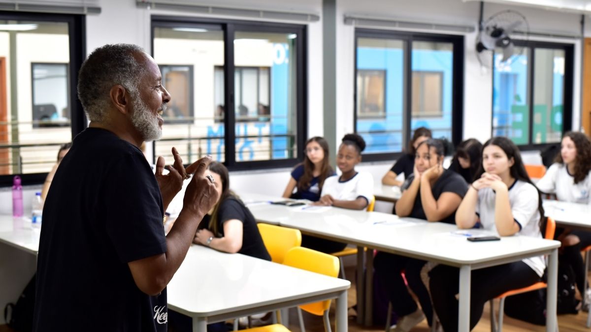 Sesc RJ abre curso preparatório online gratuito para negros e periféricos