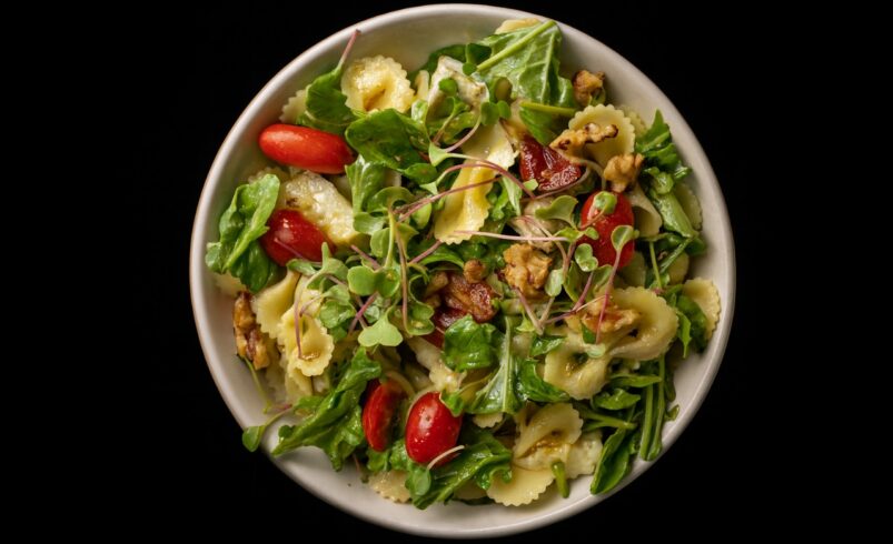 Farfalle com Brie, Nozes e Pera: Salada Refrescante