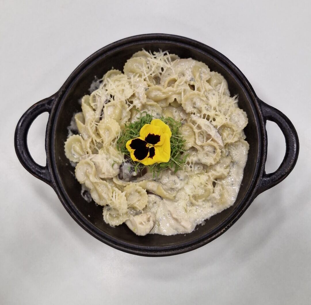 Farfalle com Shiitake ao molho gorgonzola
