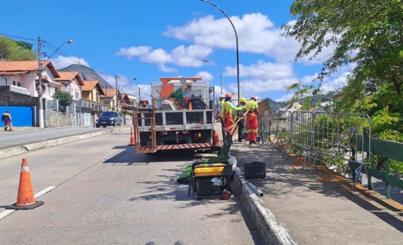Viaduto de Friburgo recebe instalação de guarda-corpo