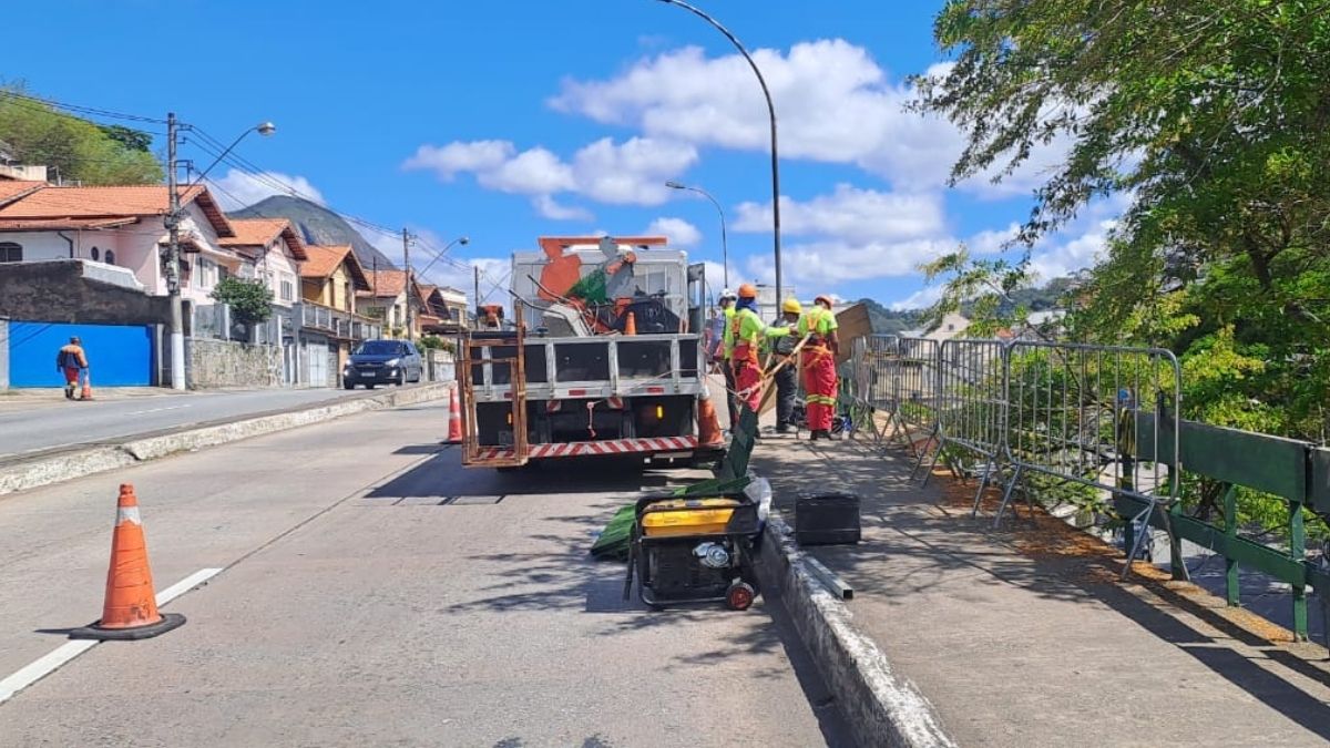 Viaduto de Friburgo recebe instalação de guarda-corpo