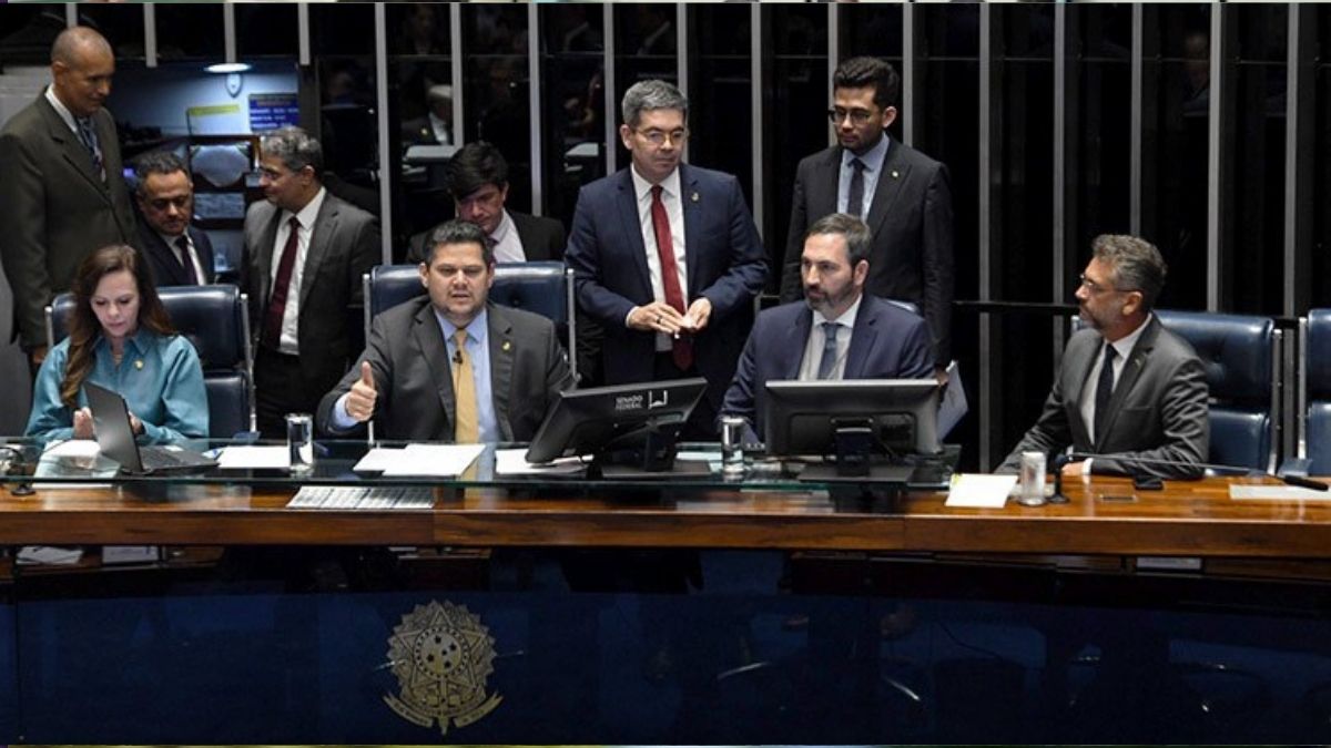 Lei libera direitos suspensos na pandemia a servidores