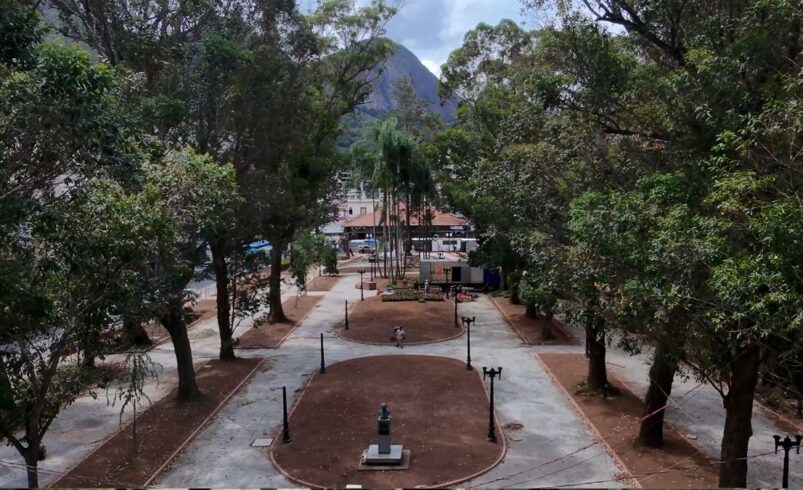 Praça Getúlio Vargas com obras em andamento