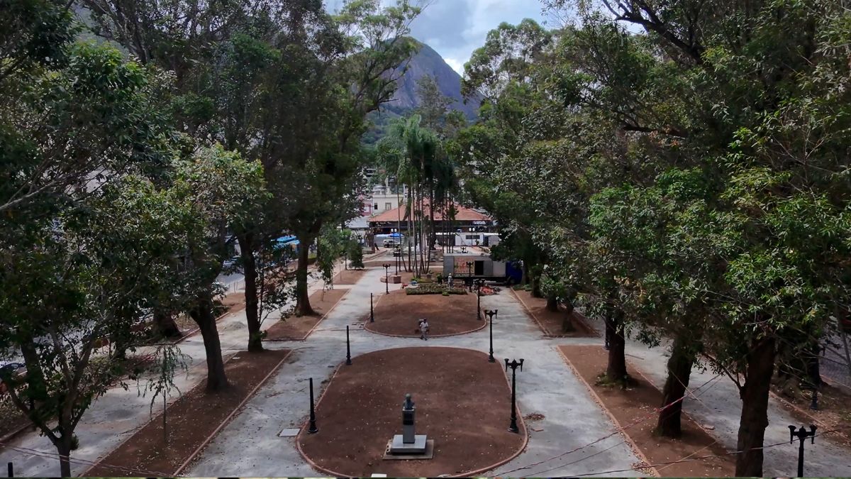 Praça Getúlio Vargas: obras avançam com paisagismo histórico