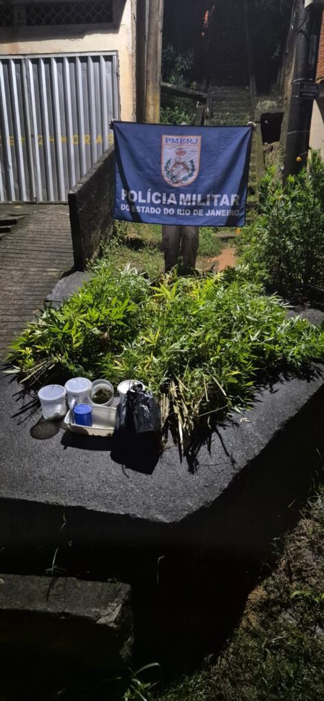 Ação do 11º BPM apreende drogas e prende suspeitos em Nova Friburgo