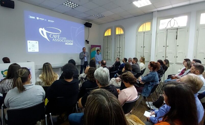 ACIANF realiza Café com Associados em Friburgo com palestra sobre liderança, comunicação e networking para empresários e gestores.
