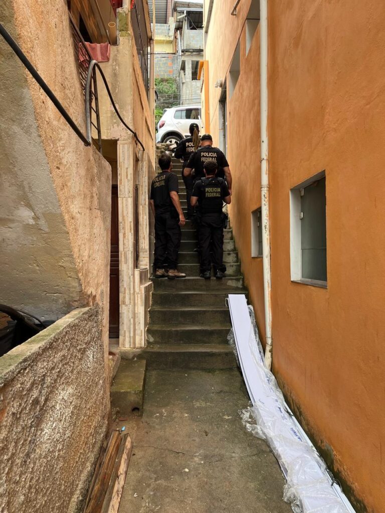 Investigação apura crimes de racismo digital e possível articulação criminosa após publicações preconceituosas alcançarem milhões de visualizações