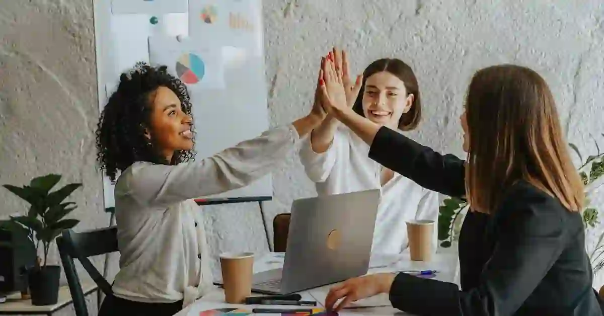 Mulheres avançam no trabalho, mas recebem menos no Brasil