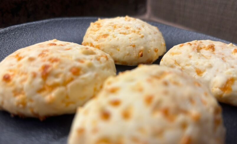 Pão de Queijo Com Apenas 3 ingredientes