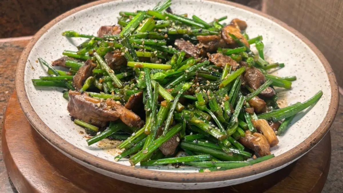 Receita japonesa de Nirá com Shiitake do Trilhas do Araçari