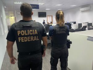 Polícia Federal (PF), juntamente com a Receita Federal
