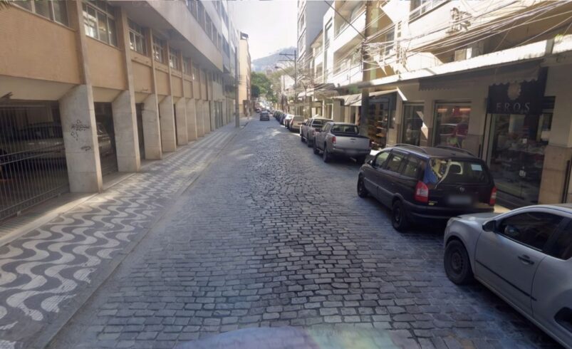 Obras interditam a Rua Dante Laginestra, no Centro de Friburgo
