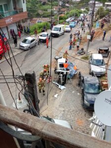 Acidente mobilizou equipes de resgate na manhã de quinta-feira