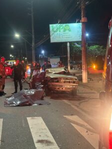 Duas pessoas morreram em outro acidente na Avenida Governador Roberto
