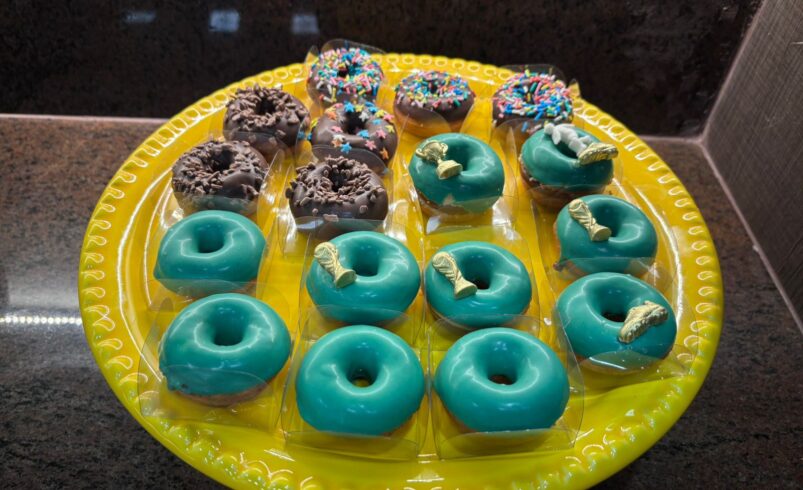 Mini Donuts de Massa Tradicional: Receita da Iza Minicake Donuts