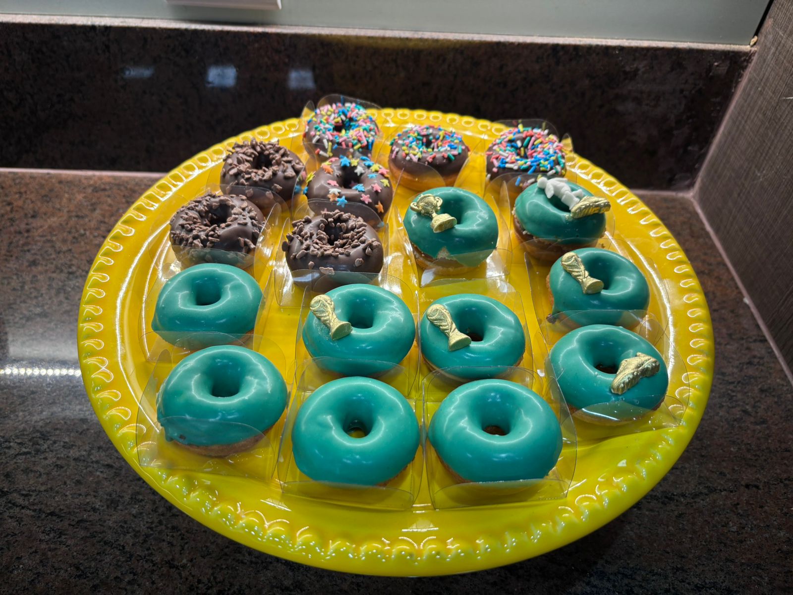 Mini Donuts de Massa Tradicional: Receita da Iza Minicake Donuts