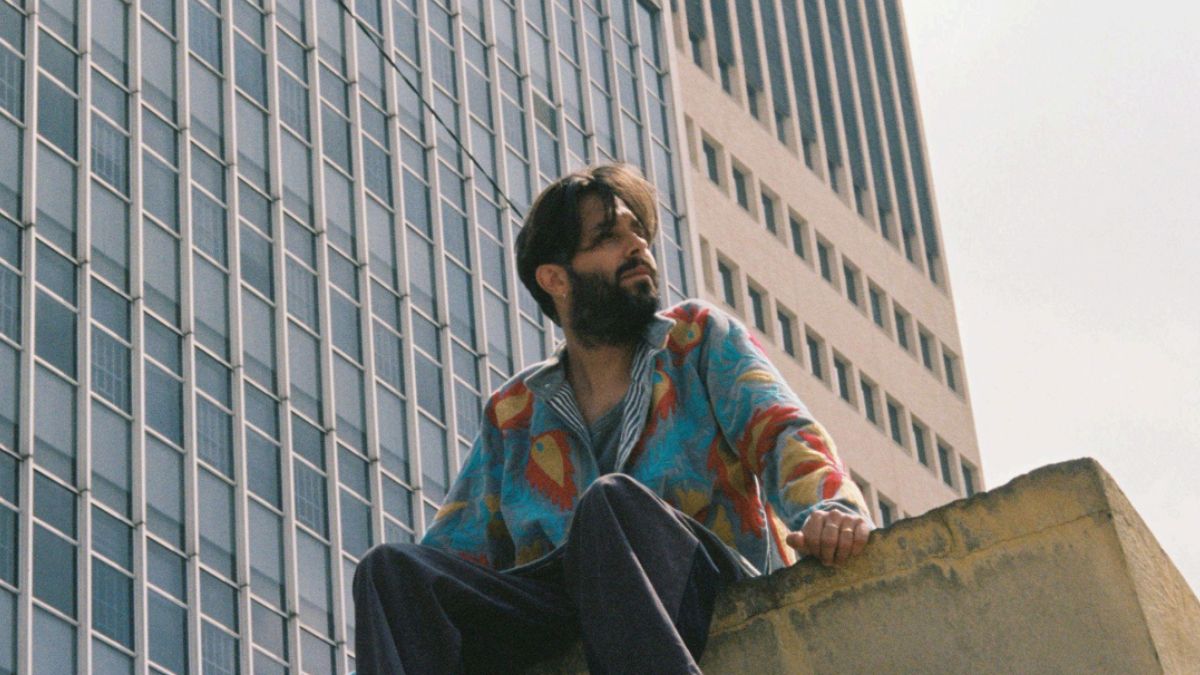 Salvador Sobral lança álbum à brasileira