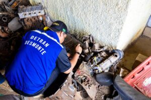 Operação Desmonte interdita ferro-velho irregular em Friburgo