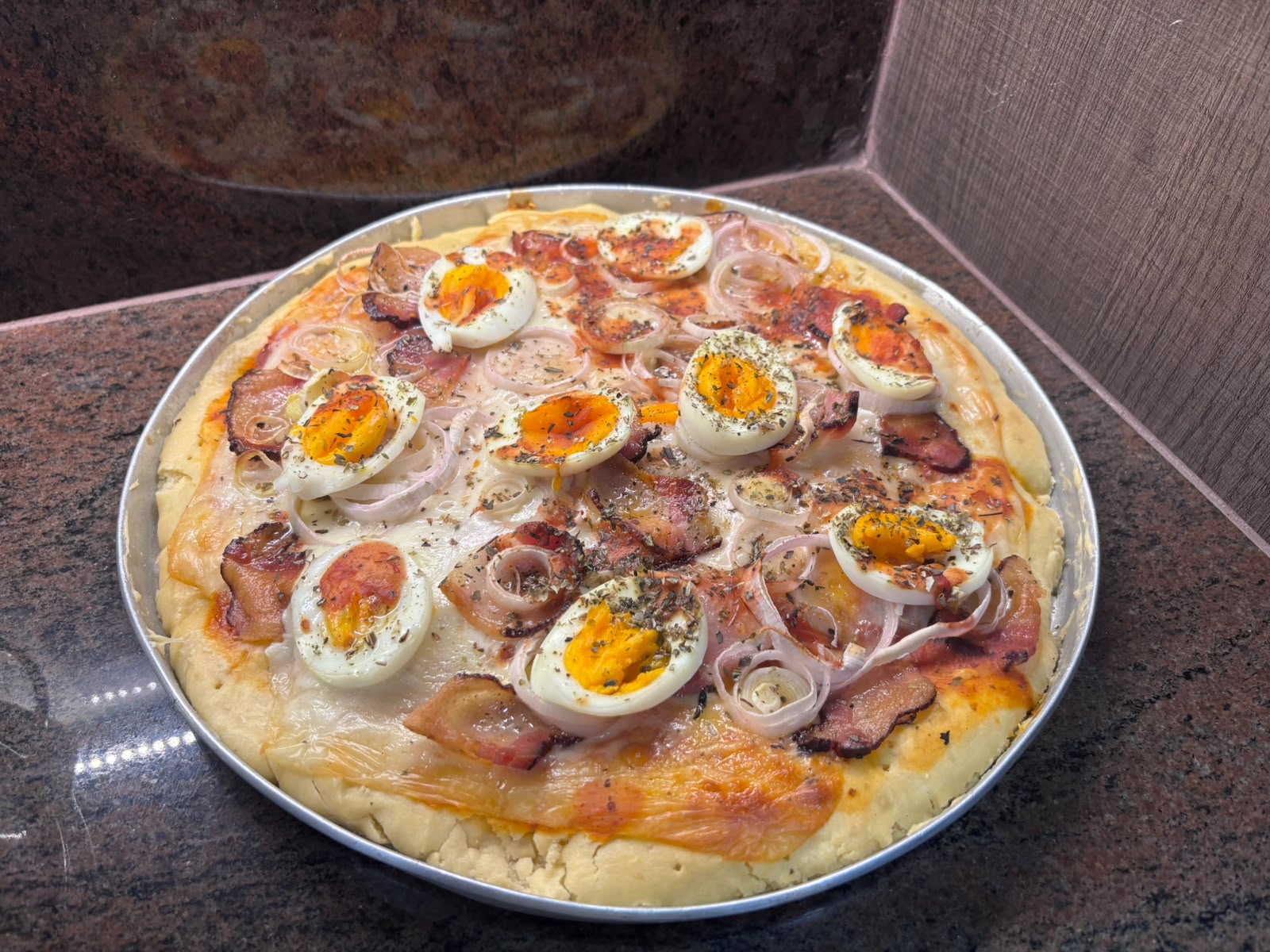 Dia da Pizza: aprenda a preparar uma pizza com massa de pão