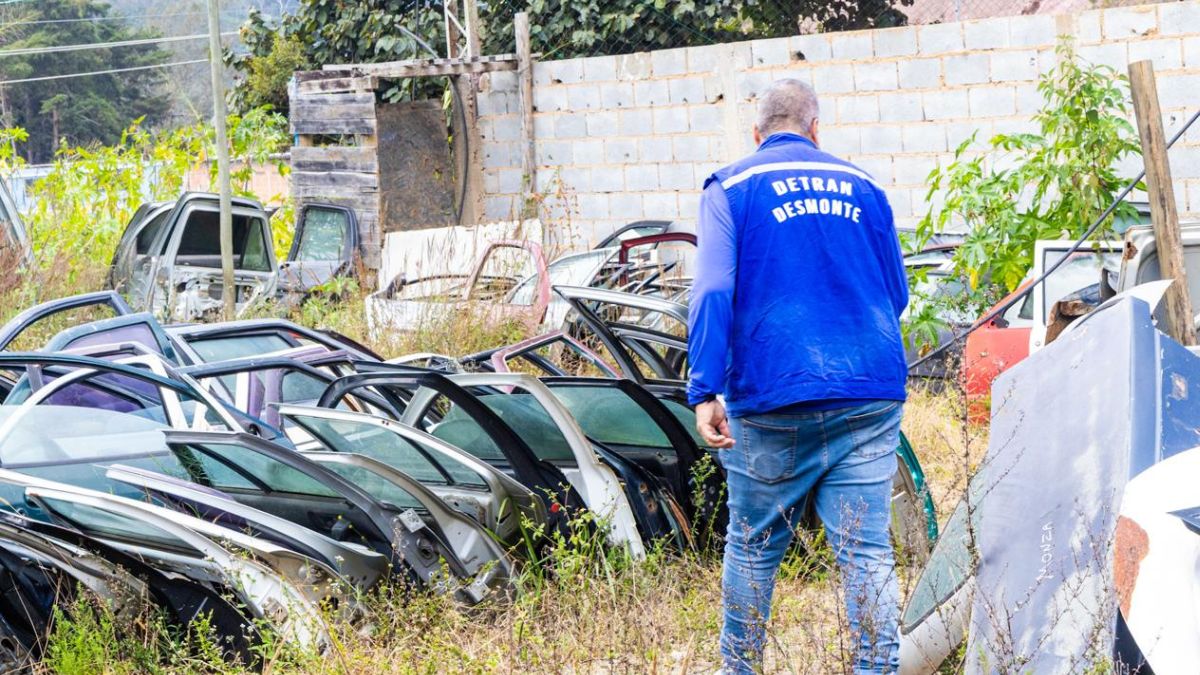 Operação Desmonte interdita ferro-velho irregular em Friburgo