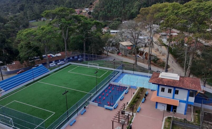 Prefeitura entrega títulos de propriedade a 44 famílias da Granja Spinelli